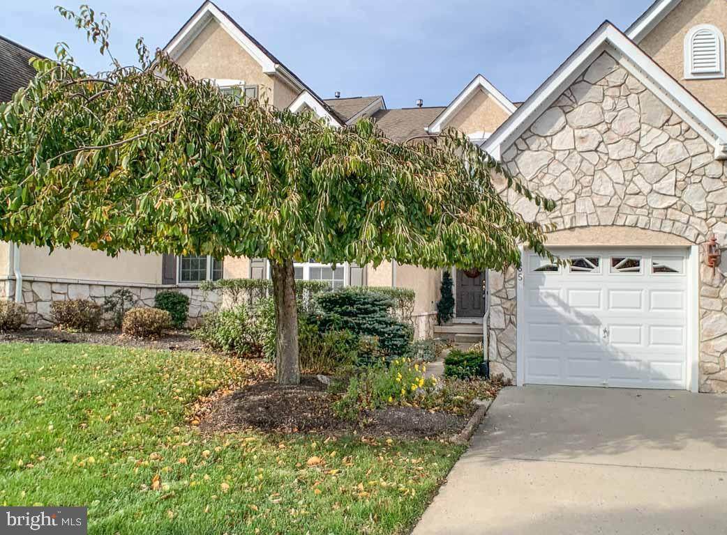 65 Betts Drive - Photo 1