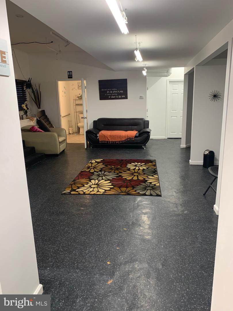 6801 N BROAD STREET - Photo 1