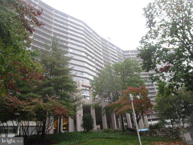 2401 Pennsylvania Avenue - Photo 1