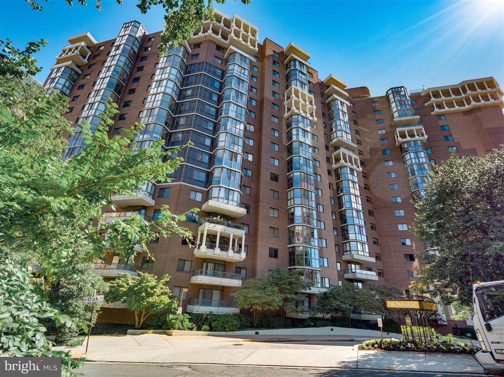 1600 Oak Street - Photo 1