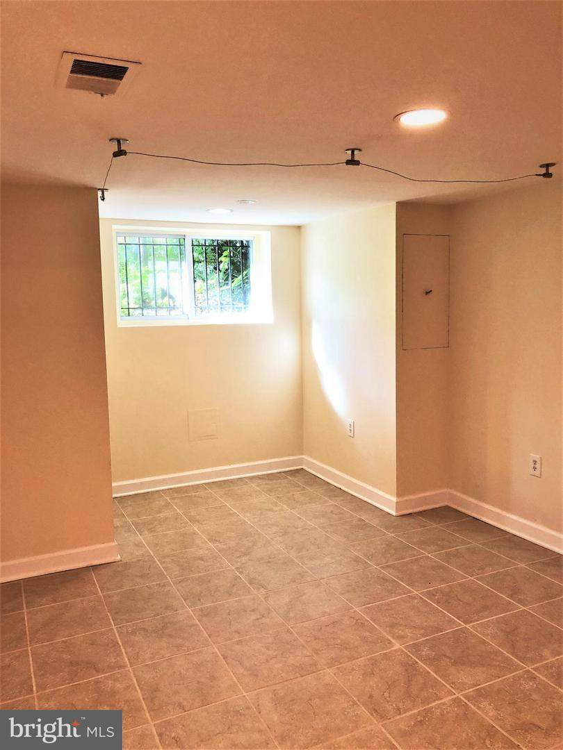 1477 Monroe Street - Photo 1