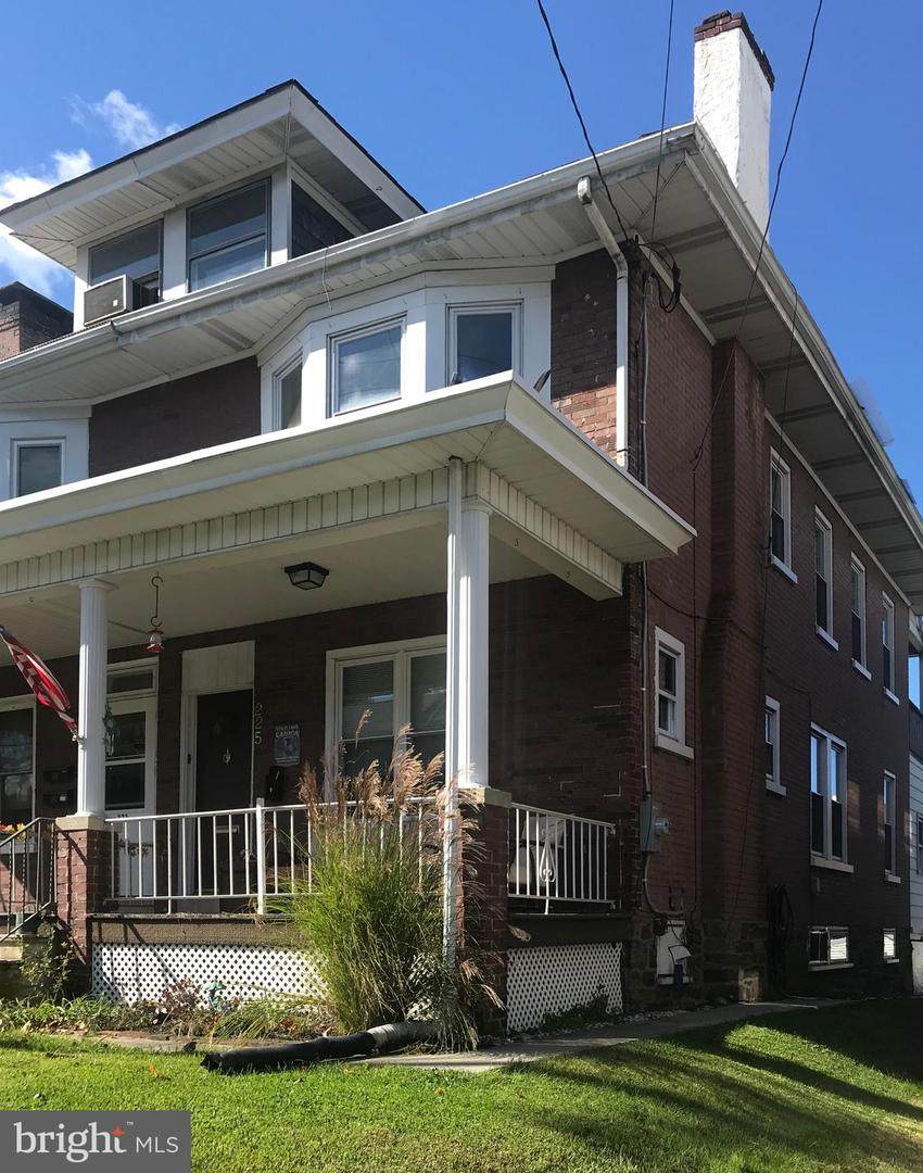 225 Reading Avenue - Photo 1
