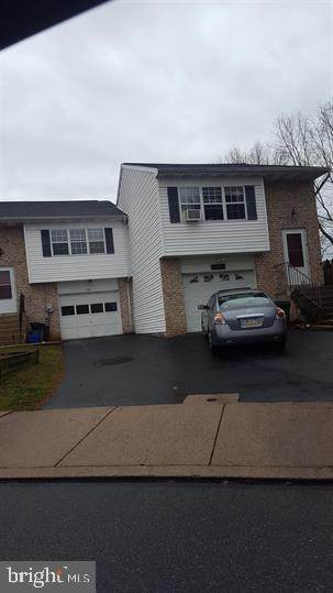 102 Pickwick Place - Photo 1