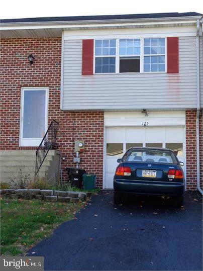 125 Pickwick Place - Photo 1