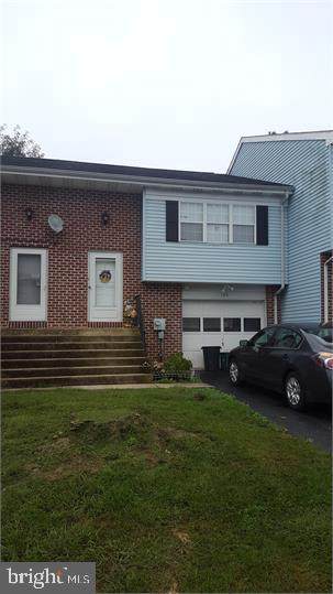 136 Pickwick Place - Photo 1