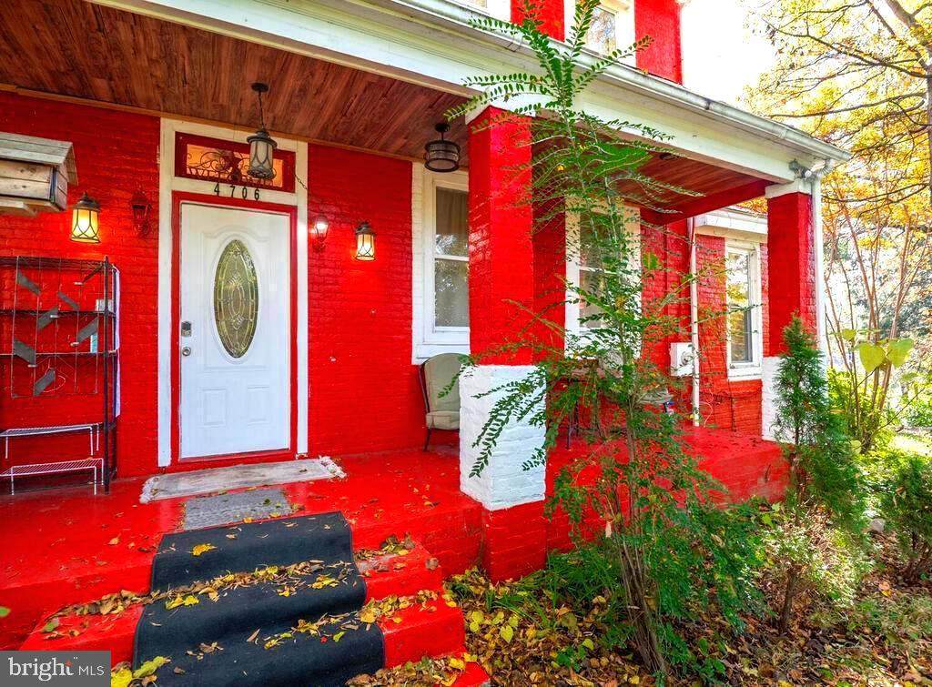 4706 Mann Street - Photo 1