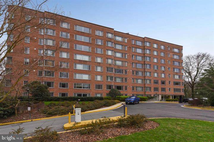 4200 Cathedral Avenue - Photo 1