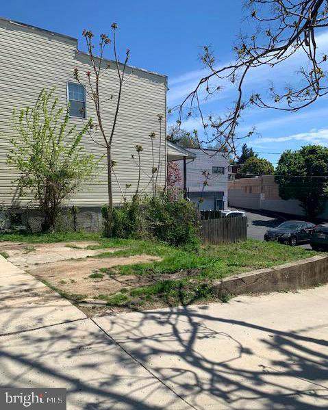 1209 Dellwood Ave - Photo 1