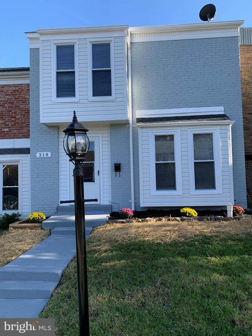 318 Roanoke Drive - Photo 1