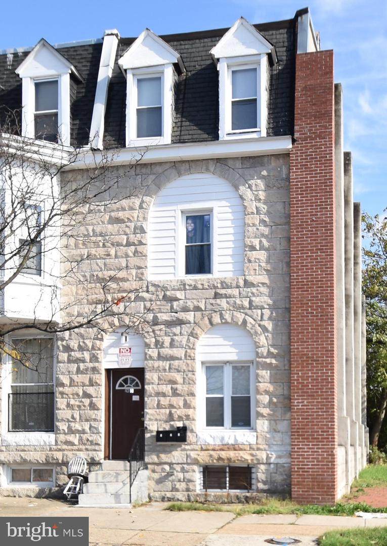 2405 Barclay Street - Photo 1