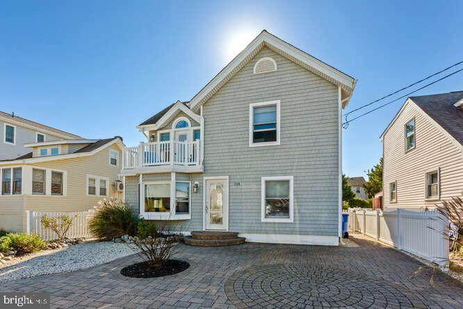 124 8TH Street - Photo 1
