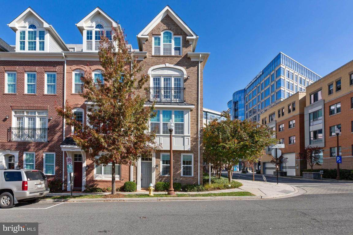 821 Wakefield Street - Photo 1