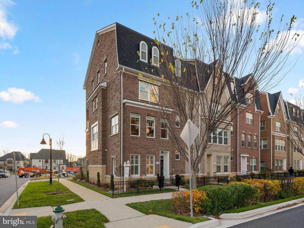 327 Crown Park Avenue - Photo 1