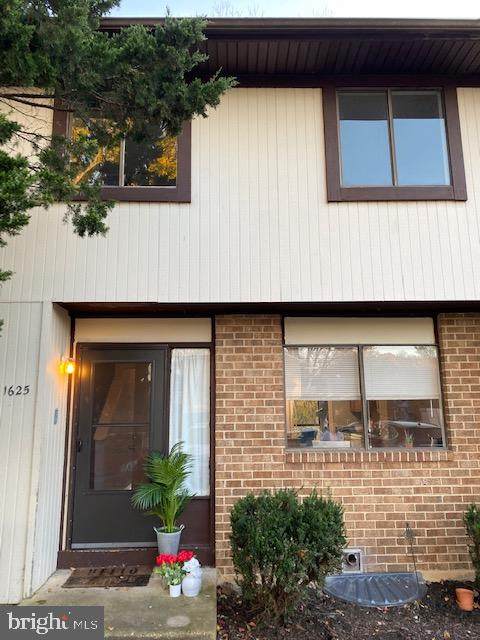 1625 New Windsor Court - Photo 1