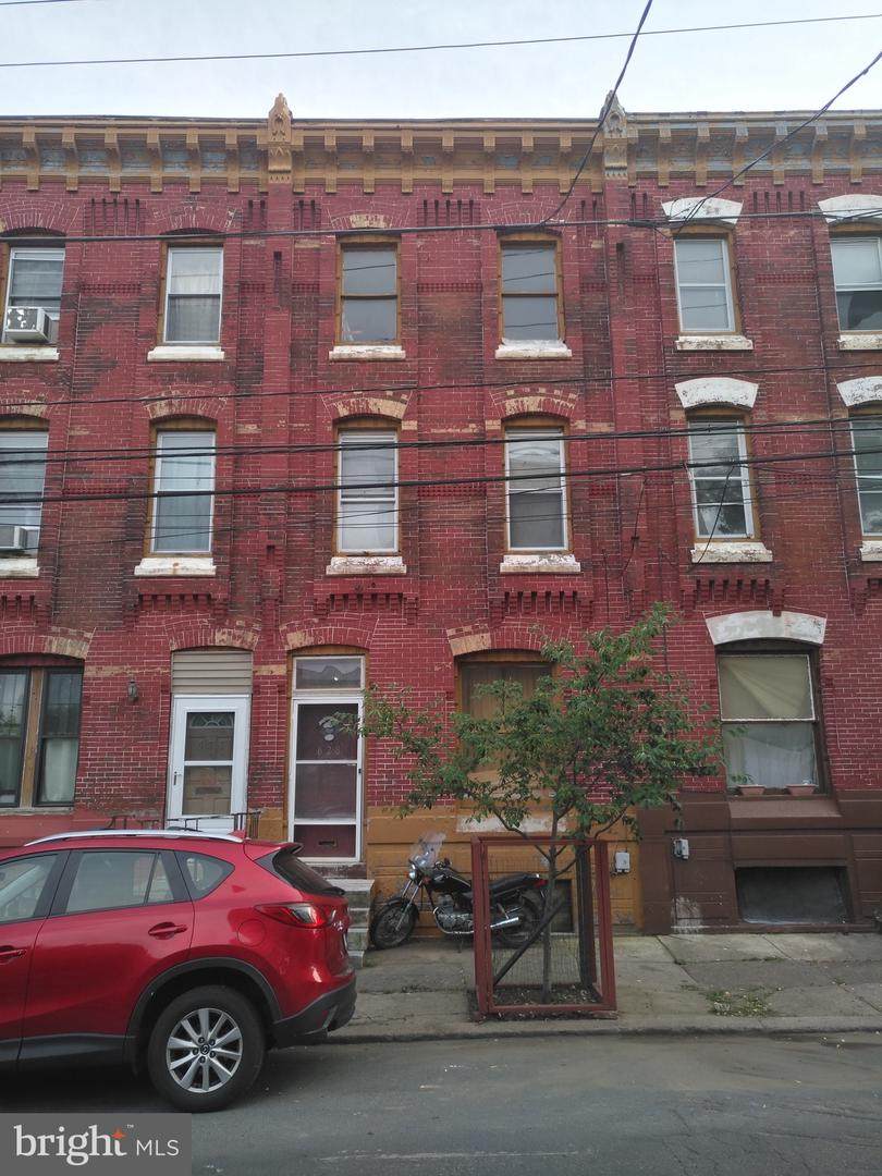 628 Diamond Street - Photo 1