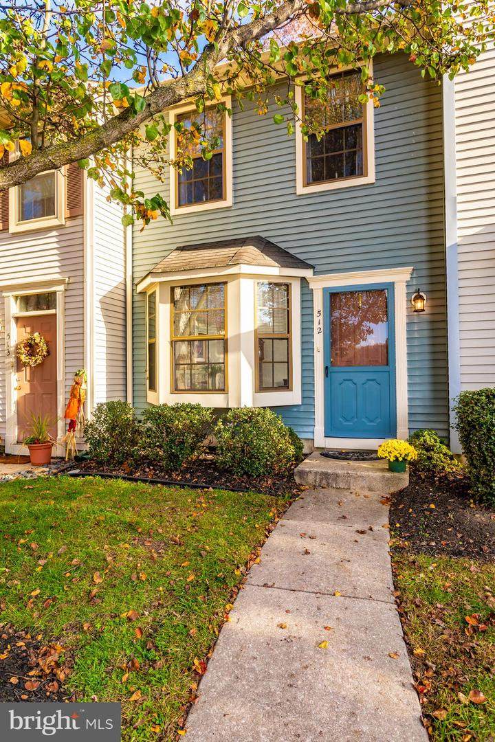 512 Essex Court - Photo 1