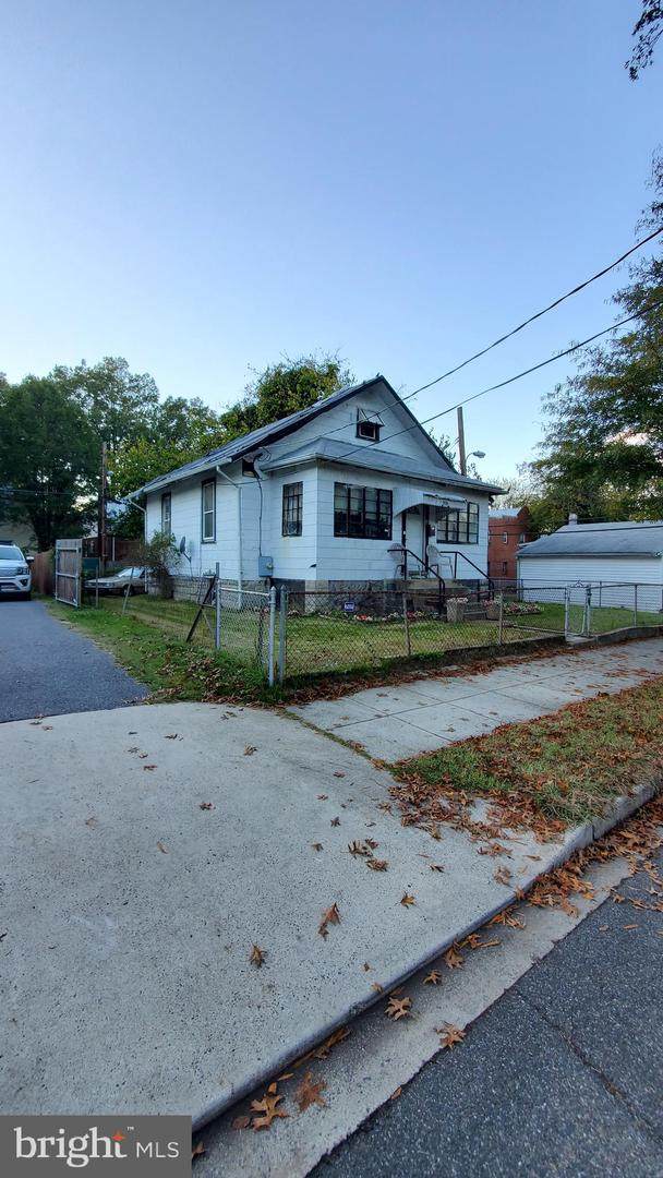 713 Croissant Place - Photo 1