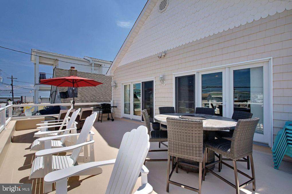 23 Dupont Avenue - Photo 1