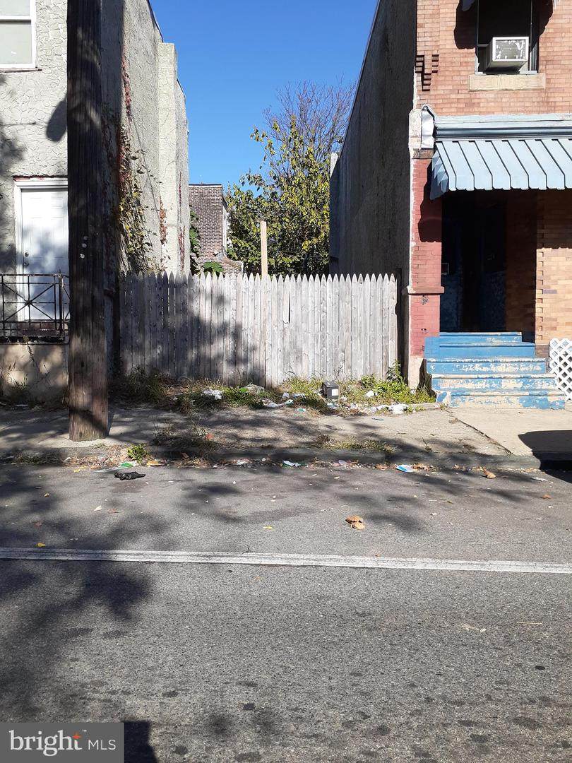 1835 Cayuga Street - Photo 1