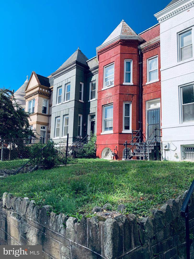 142 R Street - Photo 1
