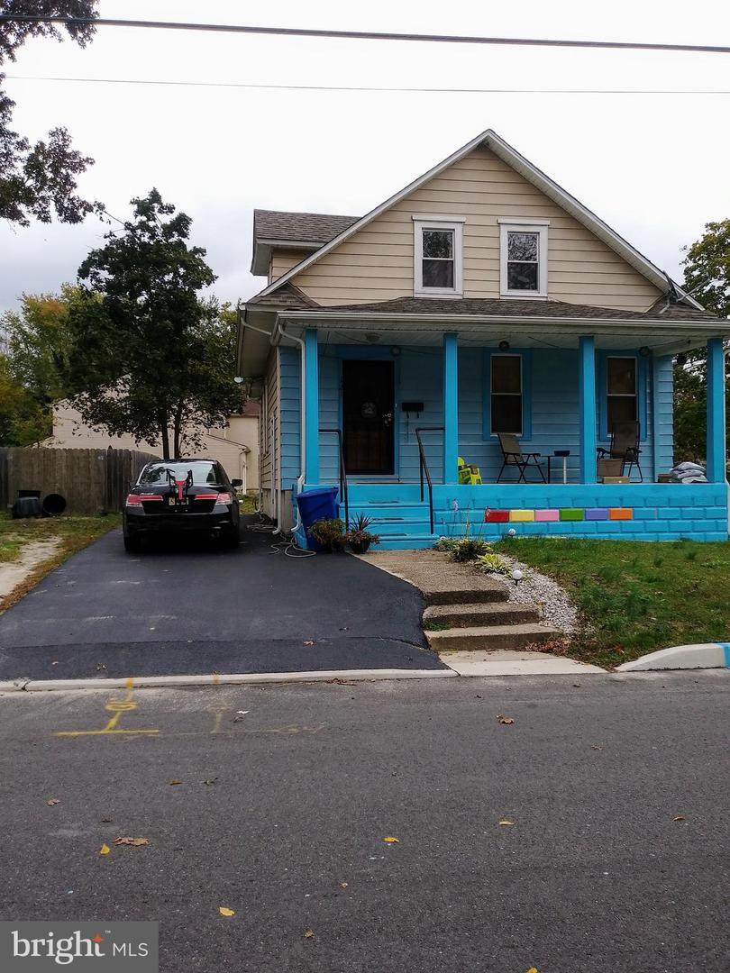 121 Thomas Ave S - Photo 1