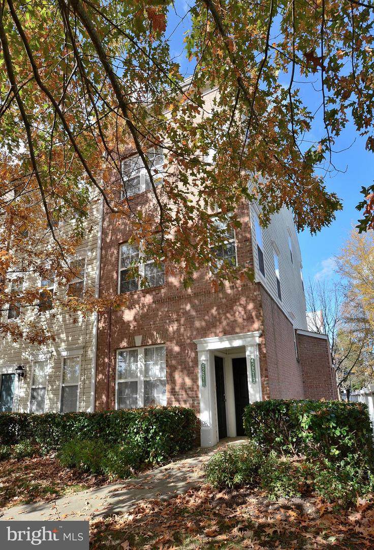 42513 Rockrose Square - Photo 1