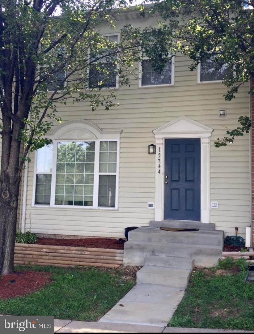 15744 London Place - Photo 1