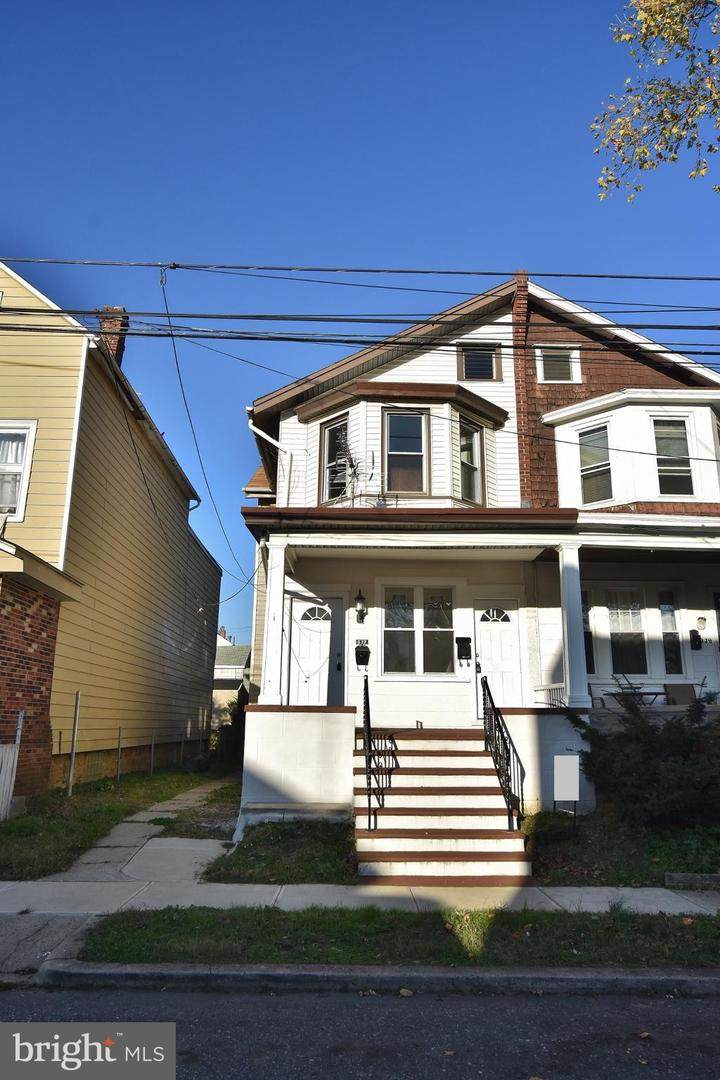 537 Gilham Street - Photo 1
