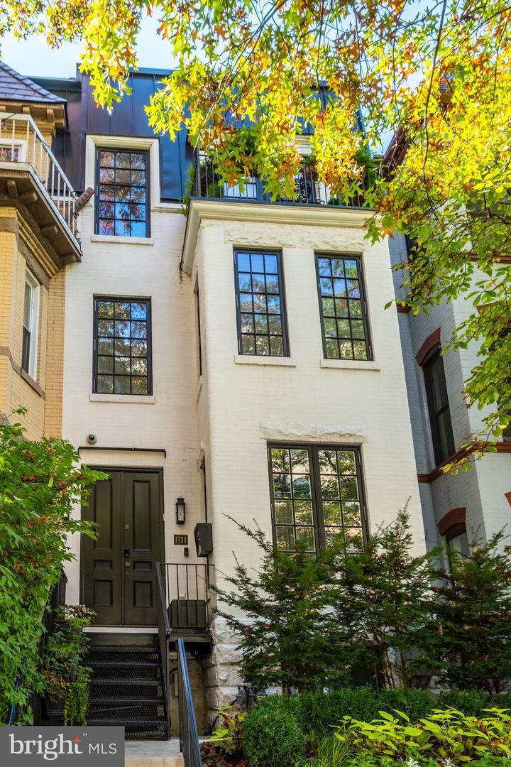 1136 25TH Street - Photo 1