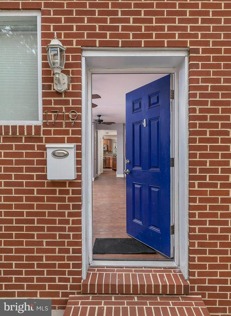 1719 Lombard Street - Photo 1