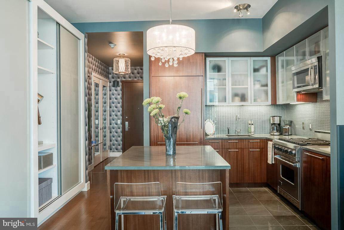 1414 Penn Square - Photo 1
