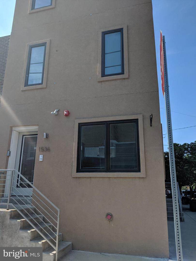 1536 Catharine Street - Photo 1