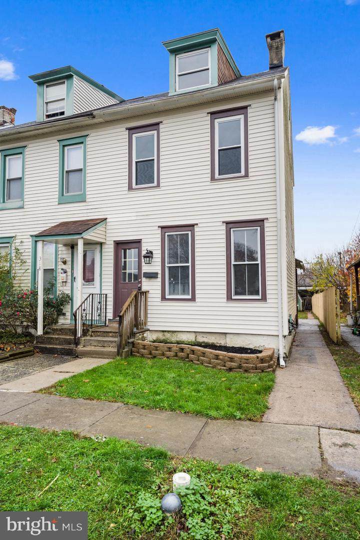 320 Ash Street - Photo 1