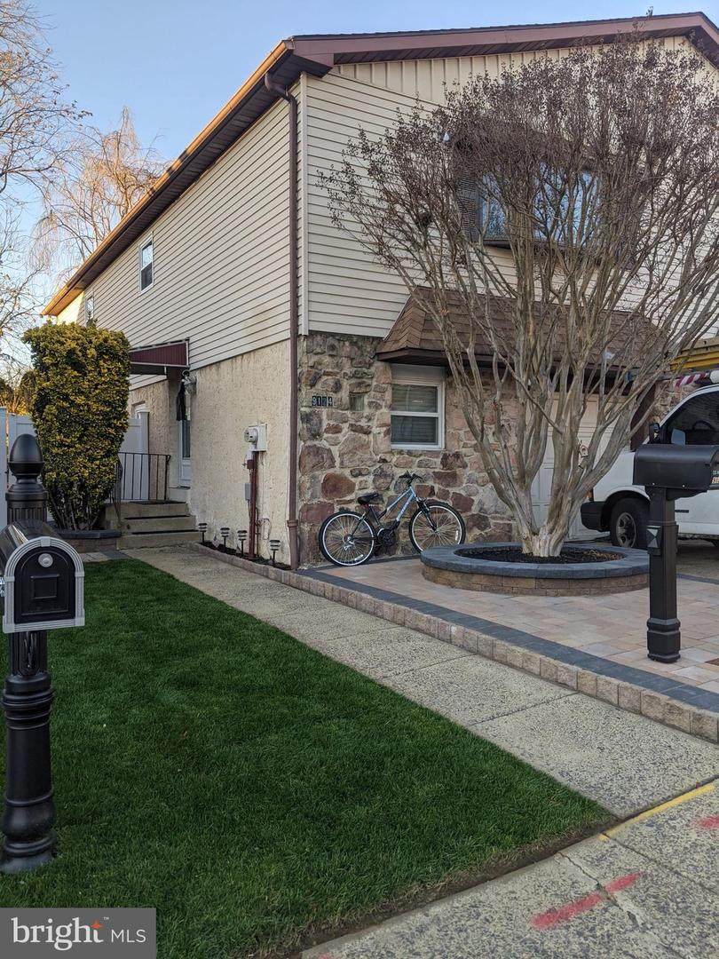 9124 Diplomat Place - Photo 1