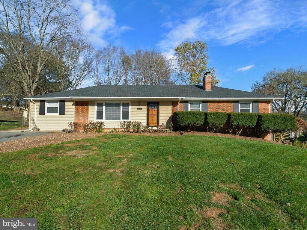 3901 Holly View Street - Photo 1