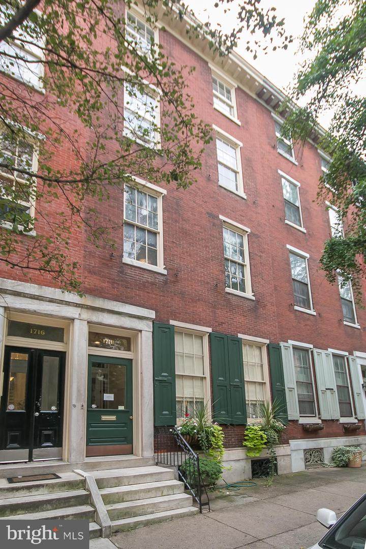 1718 Pine Street - Photo 1