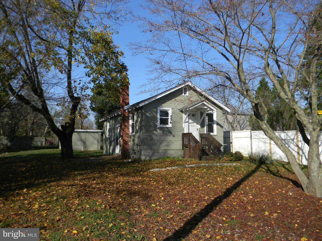 556 N West Boulevard - Photo 1