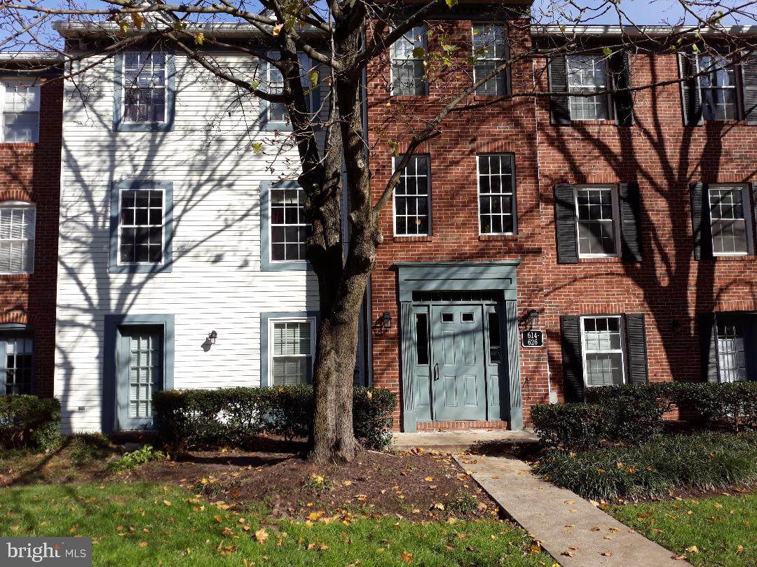 618 Newbridge Court - Photo 1