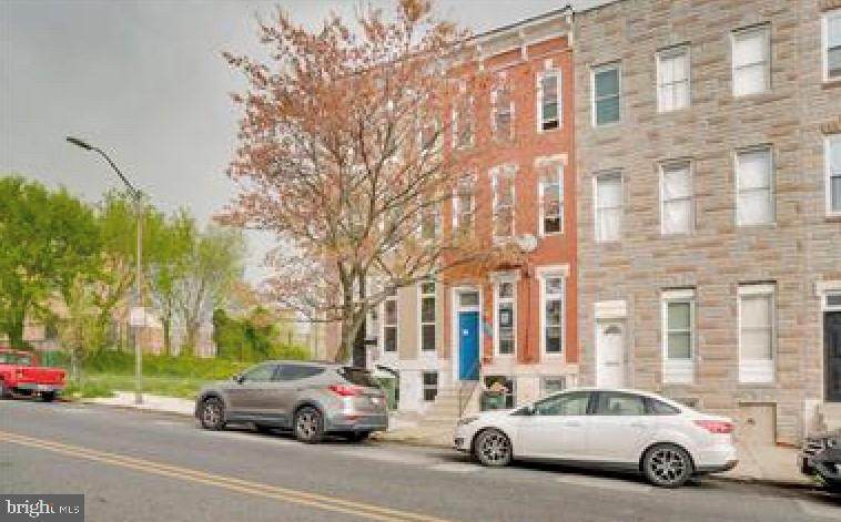 1367 N GILMOR - Photo 1