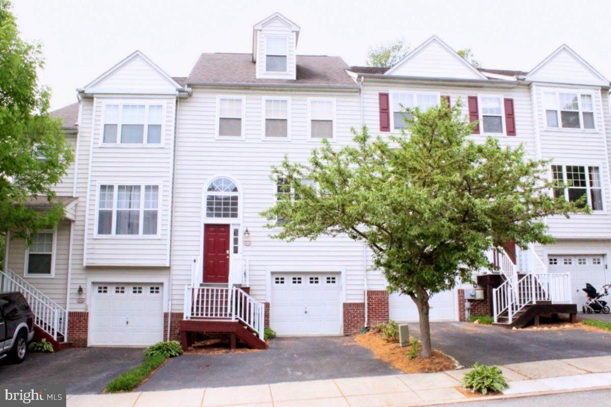 104 Victoria Court - Photo 1