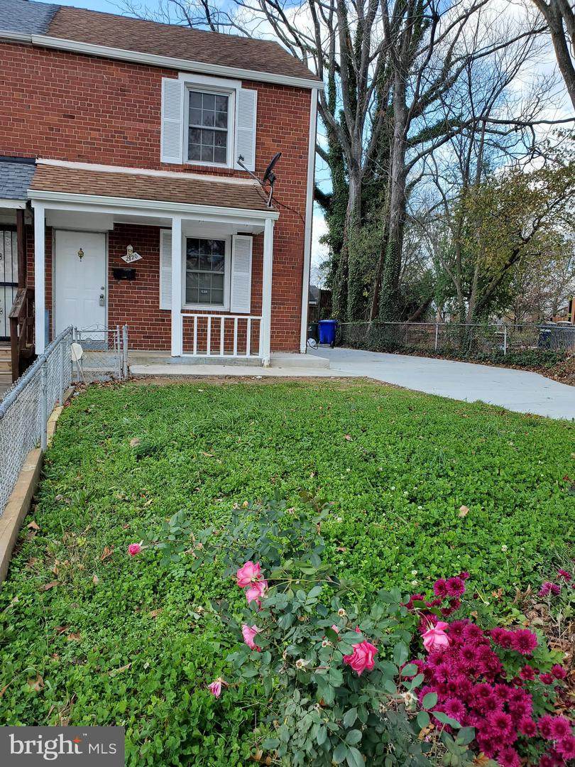 2120 Oxford Street - Photo 1