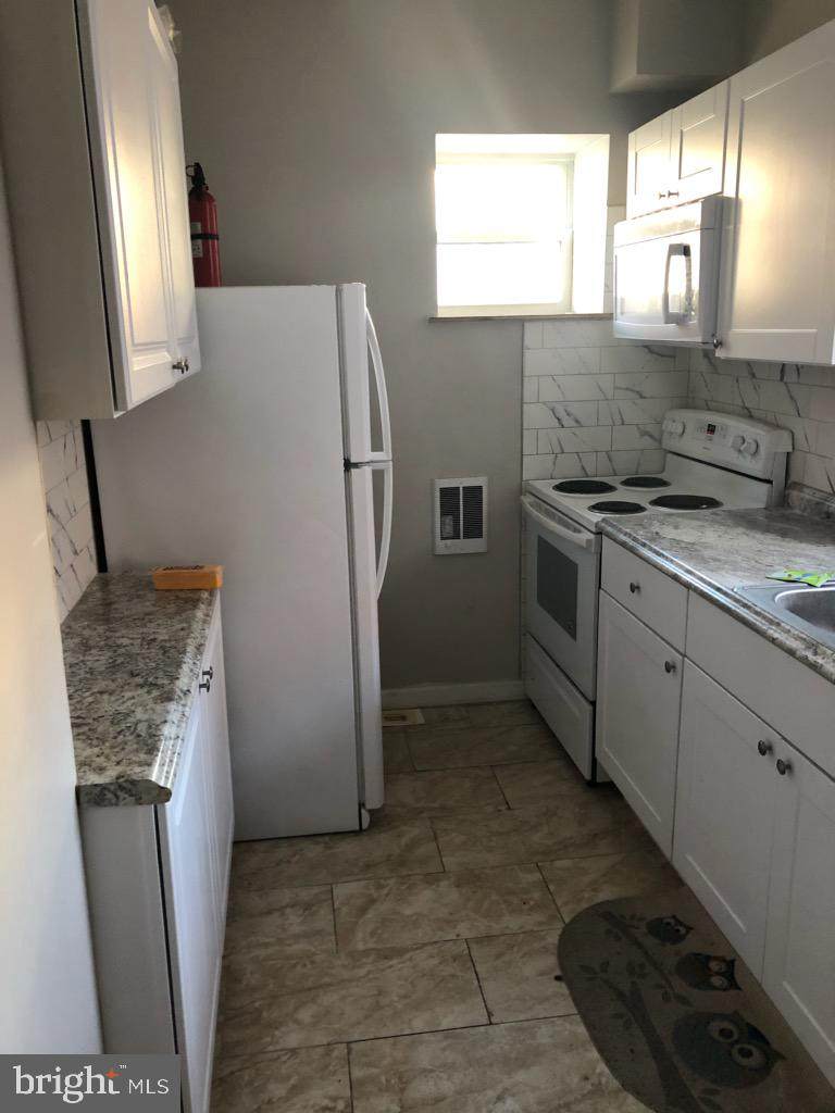 5245 Hawthorne Street - Photo 1