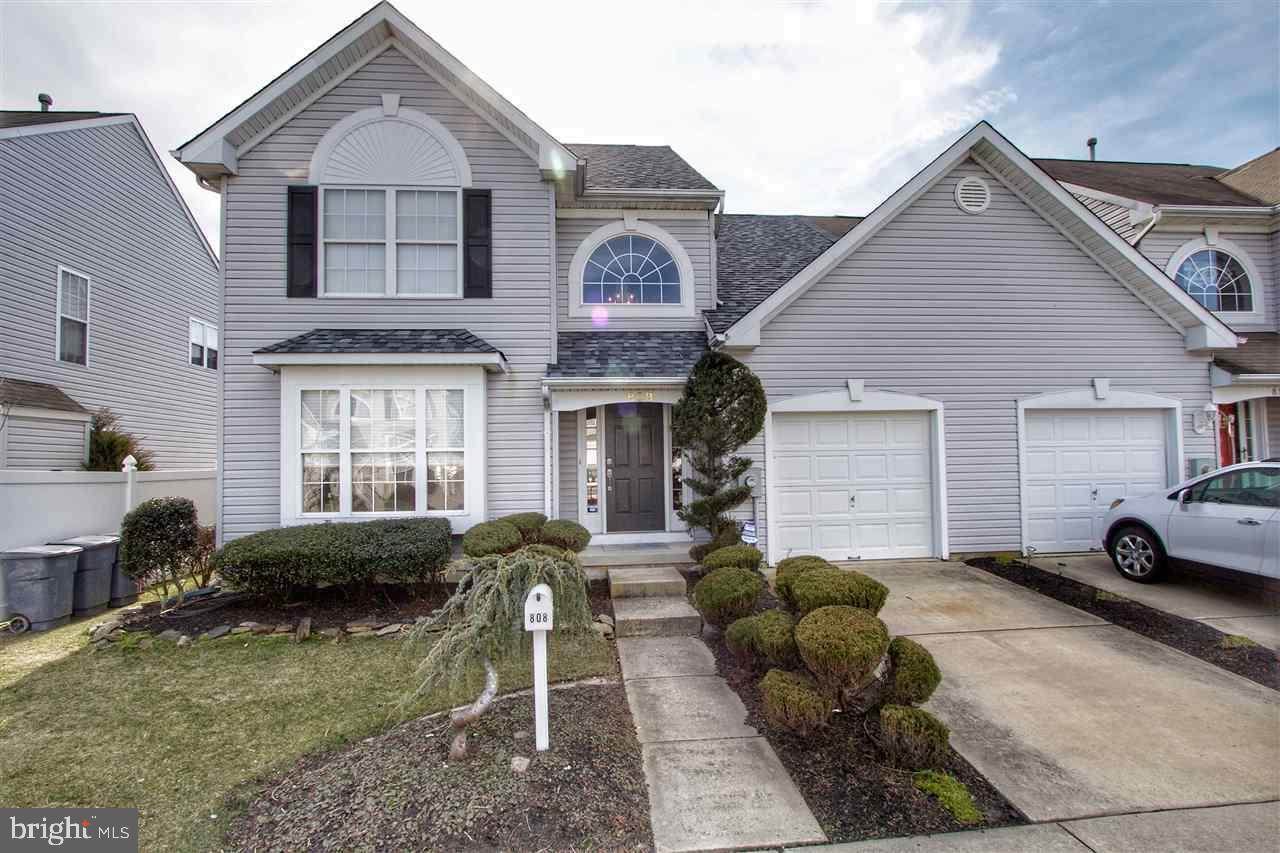 808 Victoria Avenue - Photo 1