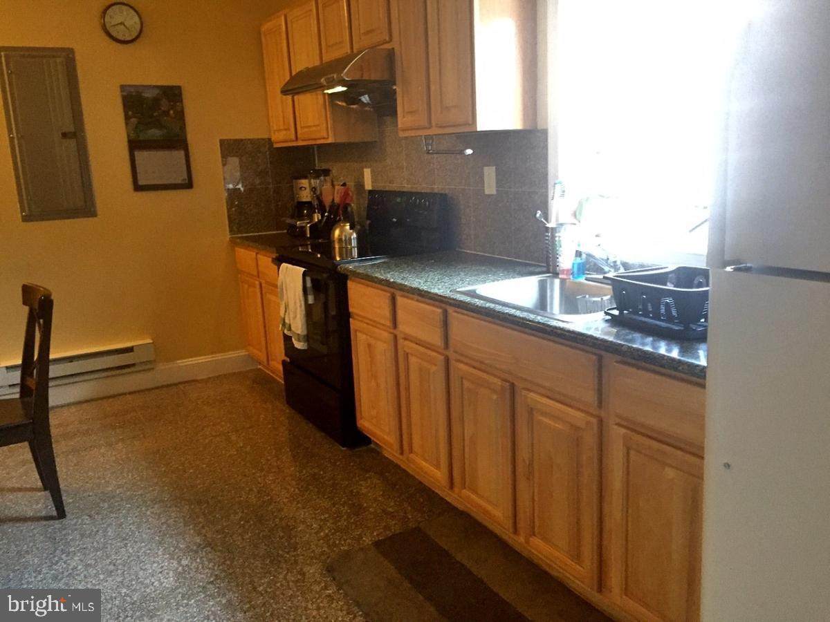 617 12TH Street - Photo 1