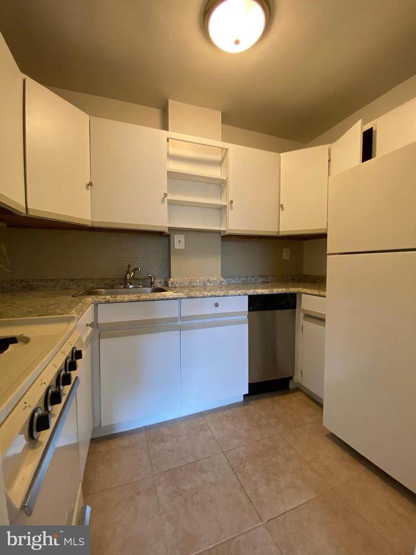 1111 Arlington Blvd - Photo 1