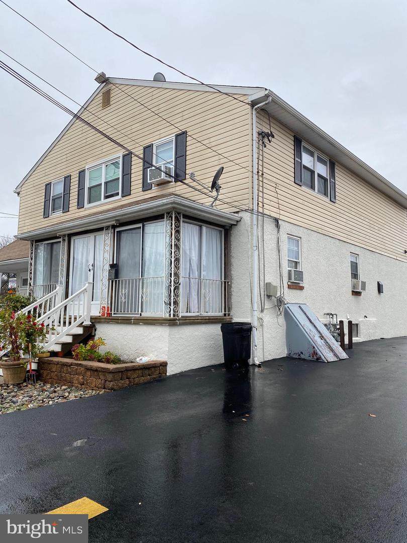 4 Maple Avenue - Photo 1