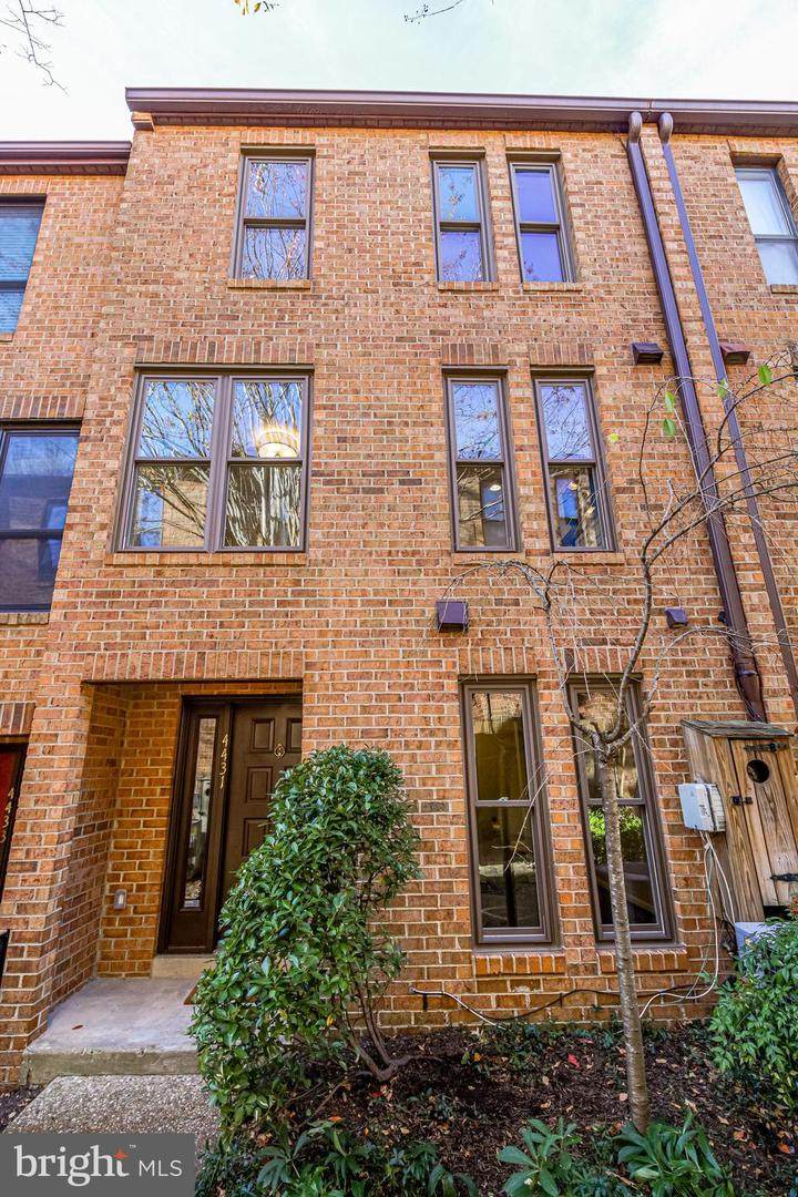 4431 7TH Street - Photo 1