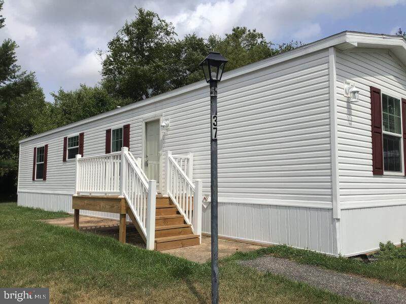 37 Meadowview Drive - Photo 1