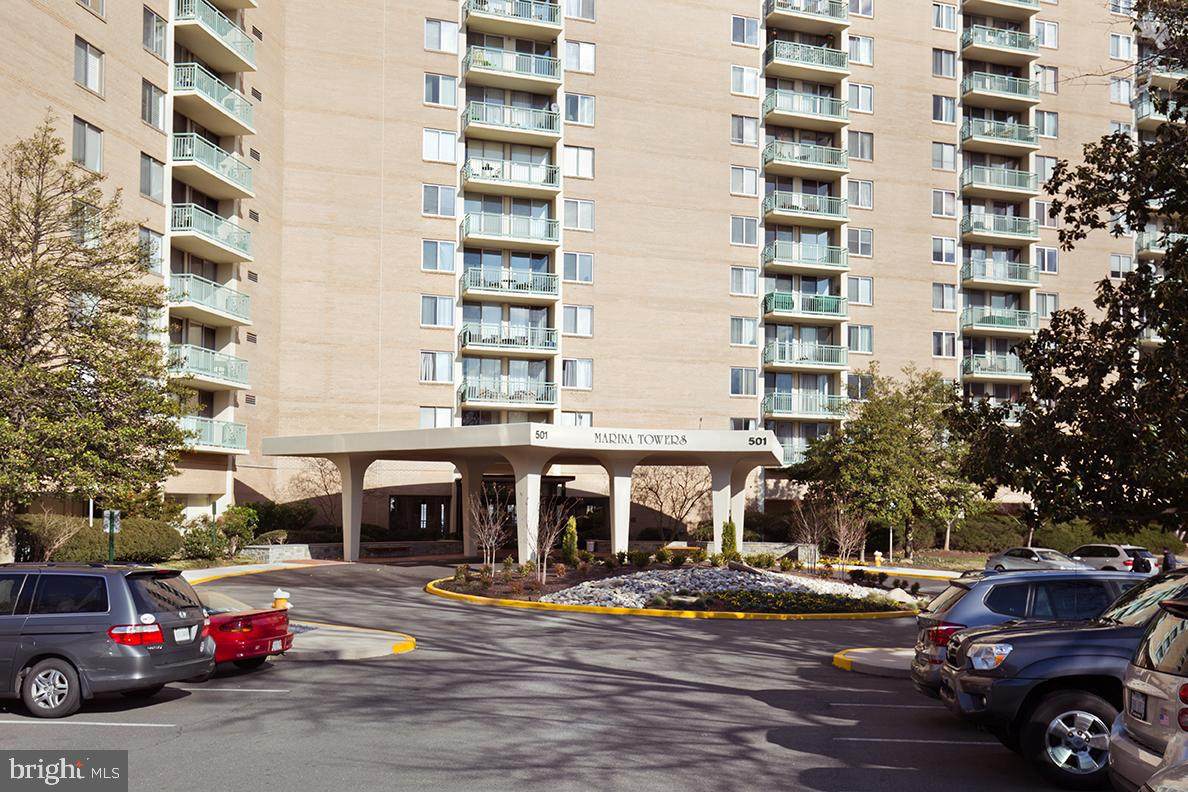 501 Slaters Lane - Photo 1