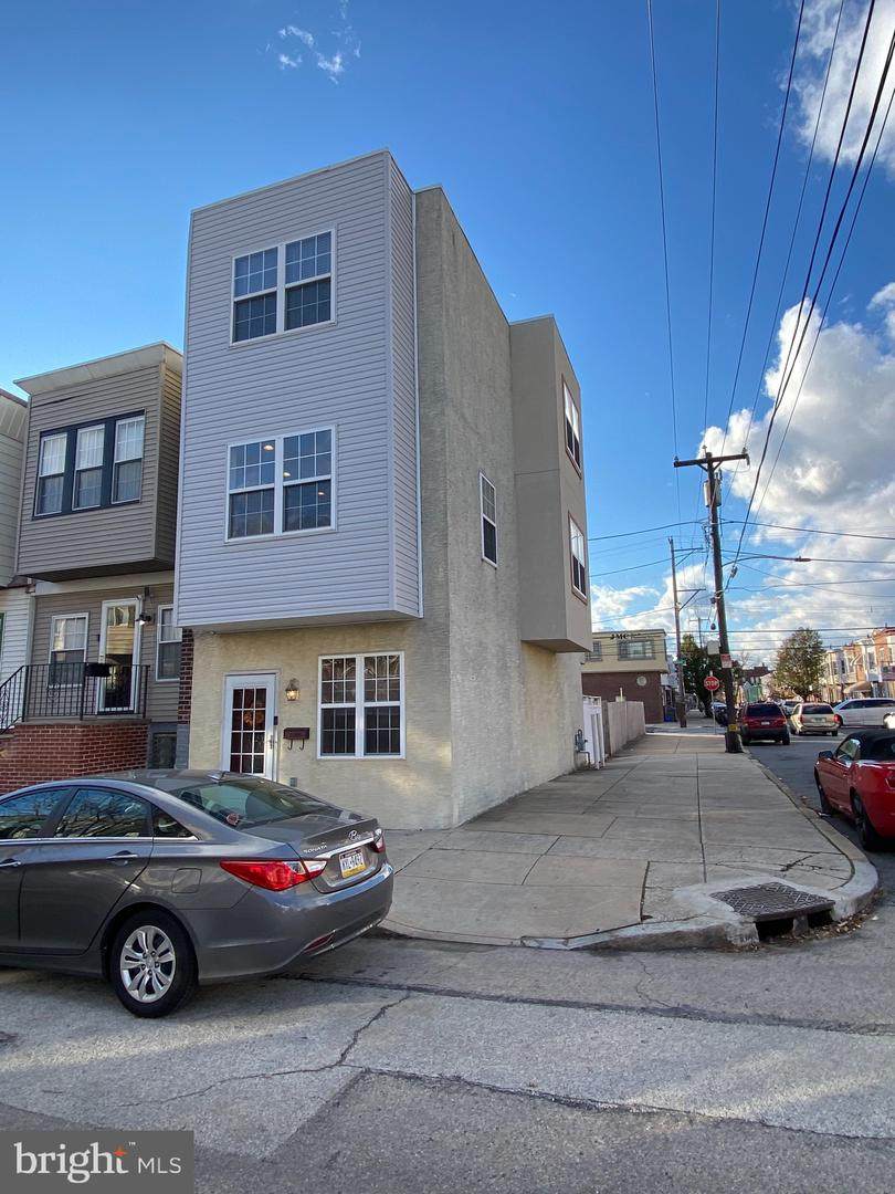 2400 Lee Street - Photo 1